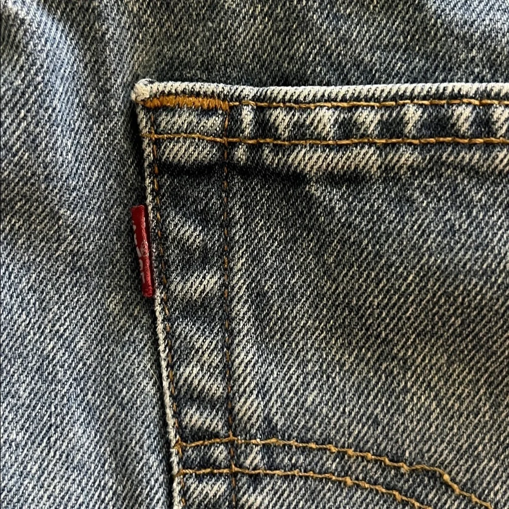 Vintage Levi’s 550 Relaxed Fit Size 36 x 32